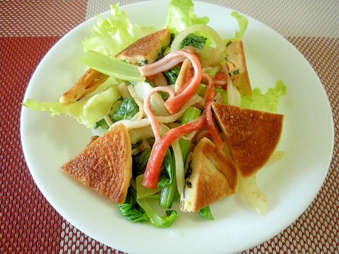 小松菜としめじとカニカマの大豆粉パンケーキサラダ♪